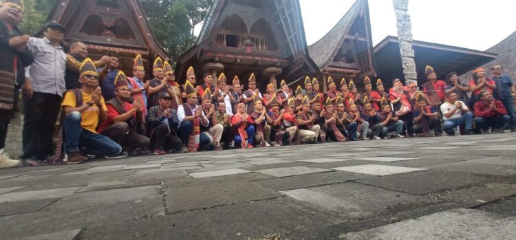 Ekspedisi Toba- HPN 2023: Dua Pengurus SMSI Sumut Ditambali Marga Batak