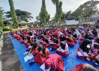 Kamis Literasi, SDN 2 Ciseureuh Ajak Siswa Bercerita Moment Lebaran