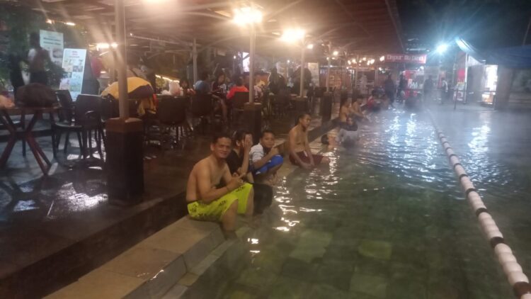 Wisata Pemandian Air Panas Alam Sari Ater Subang Diminati Wisatawan