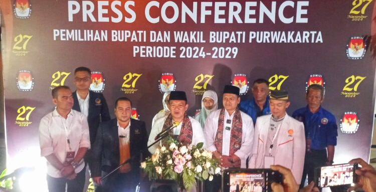 Ribuan Massa Antar Yadi Rusmayadi dan Pipin Sopian Mendaftar ke KPU Purwakarta sebagai Calon Bupati dan Wakil Bupati 2024-2029